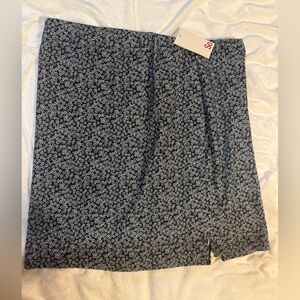 Kohl's Navy Blue and White Floral Pencil Skirt